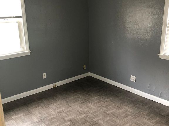 3rd image of 6841 Greenleaf Ave
