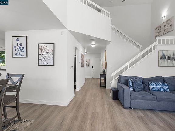4th image of 1002 Pinehurst Ct