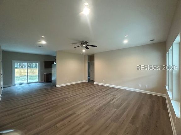 3rd image of 6032 Creek Rd