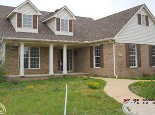 24702 Summer Ln, Flat Rock, MI 48134