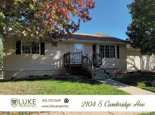 2104 S Cambridge Ave, Sioux Falls, SD 57106