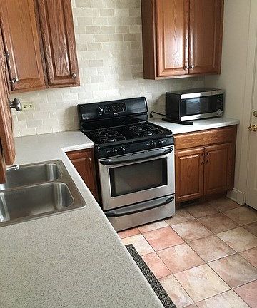 2nd image of 35 E Elm St