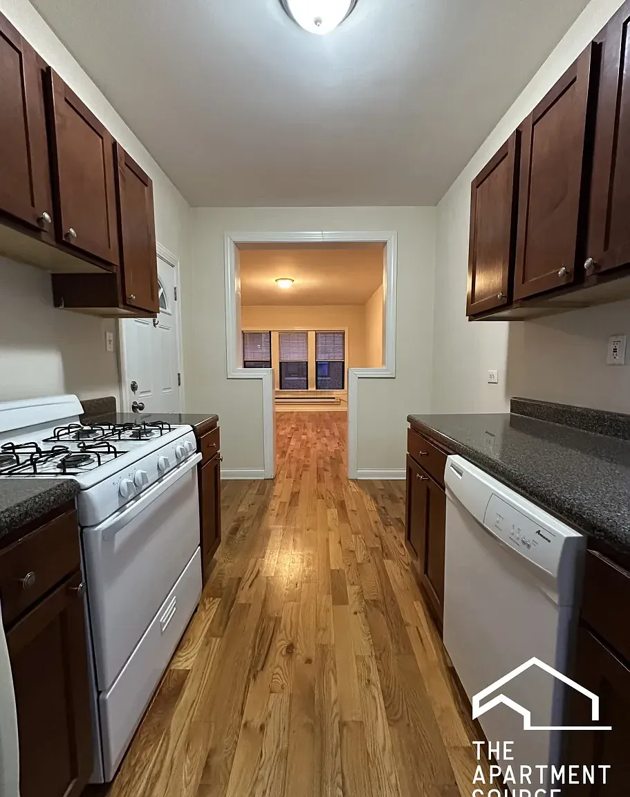 2 bed, $2,050 — Photo 4
