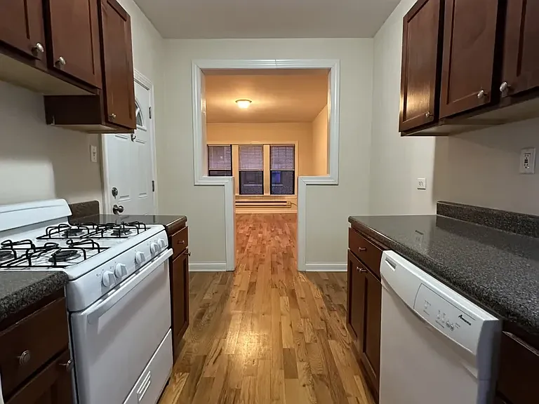 1320 Oak Ave — Photo 4