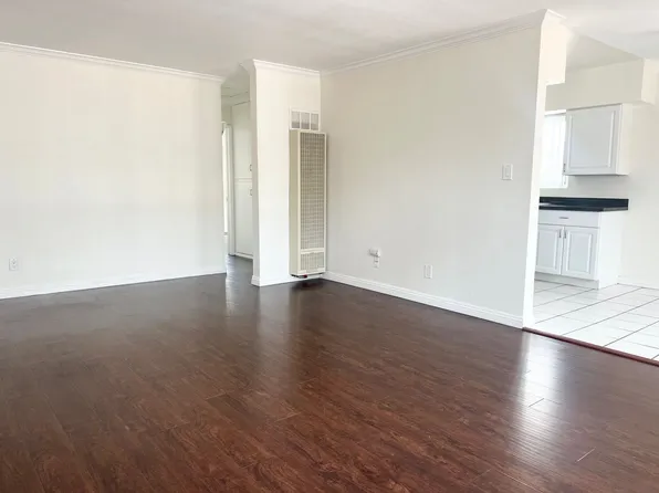 Bright 2 bed 1 bath in Pacific Beach