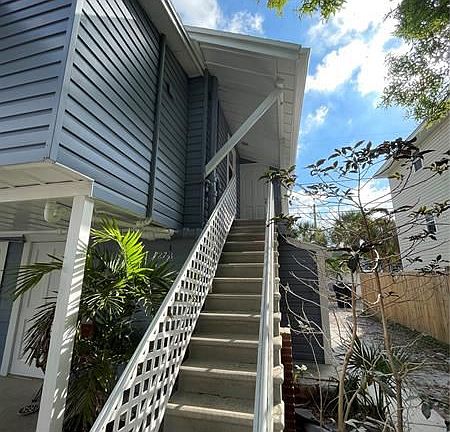 3rd image of 727 Dartmoor St N #1/2