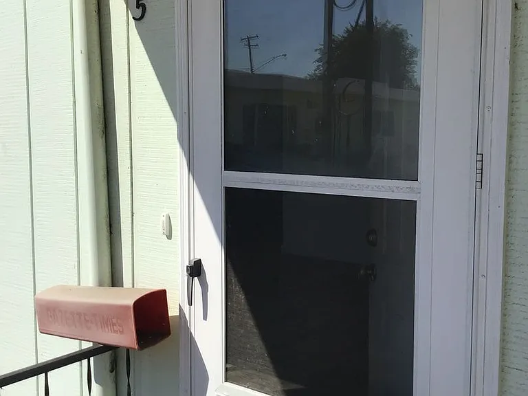 P 146 — Photo 8