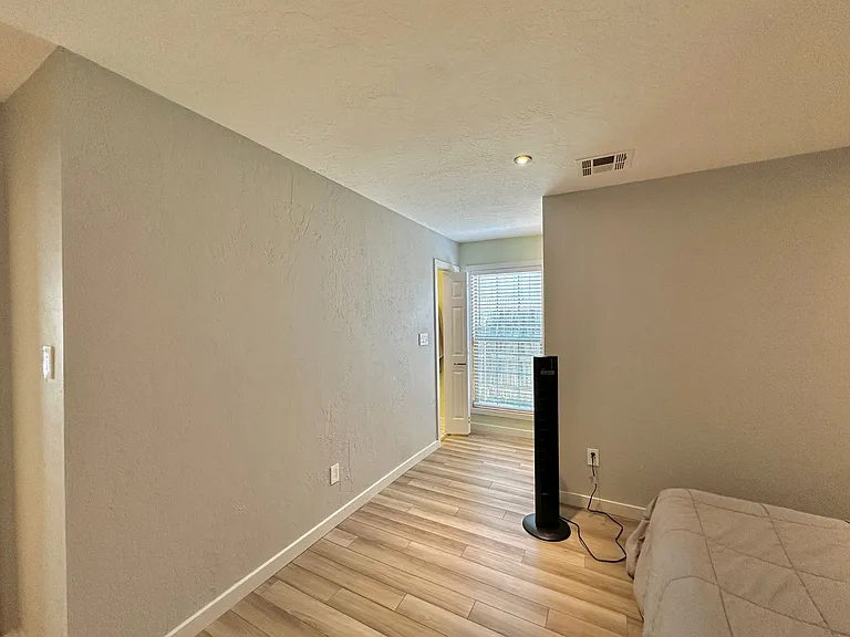 4720 NE Macarthur Cir — Photo 25