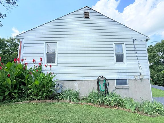 3rd image of 320 Creekview Dr
