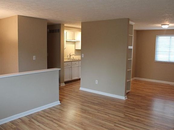 5th image of 2781 Spruceway Dr