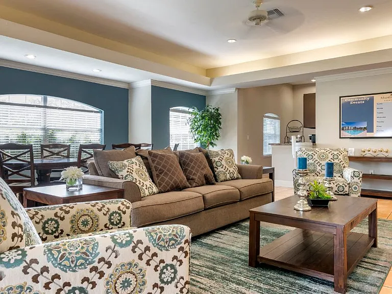 Madelyn Oaks Apartments — Photo 8