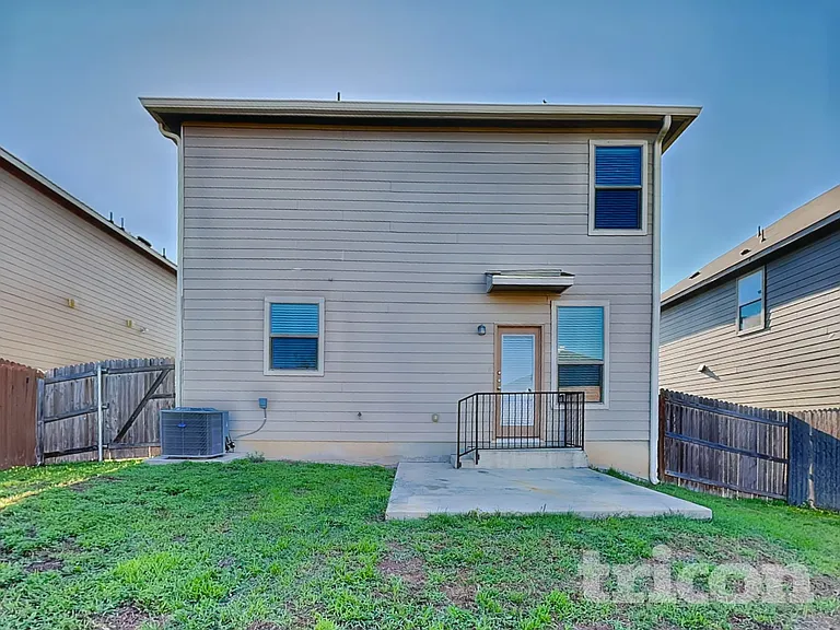 2615 Green Leaf Way — Photo 15