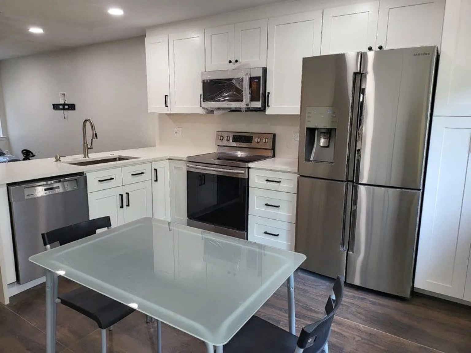 2 bed, 2.5 bath, 928 sqft, $1,750 — Photo 2