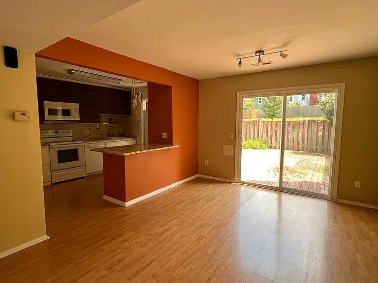 2803 Newton Ct — Photo 8