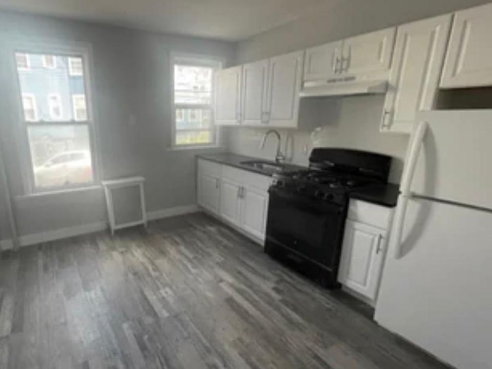 1st image of 1070 Grove St #1R