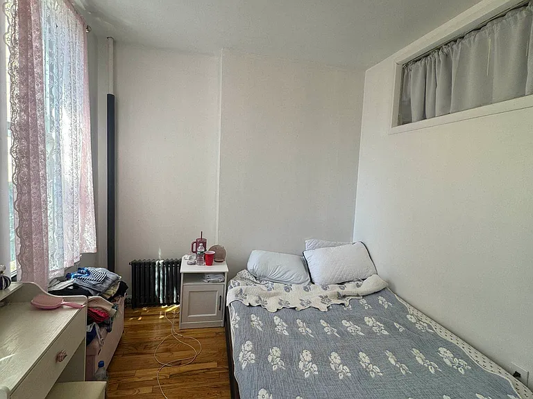 401 E 91st St #10 — Photo 17