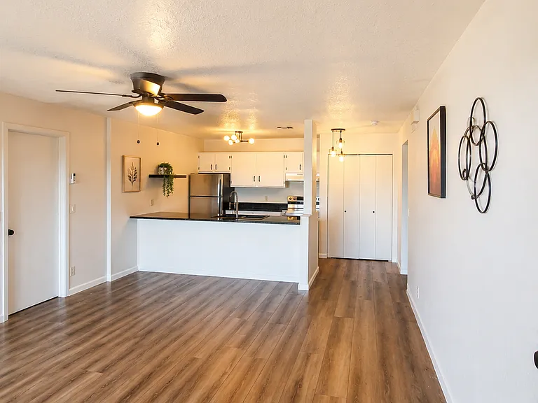 4100 E Mission Ln #C — Photo 7