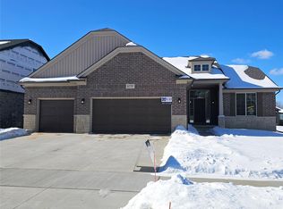 50797 Mistwood Dr, Macomb, MI 48042