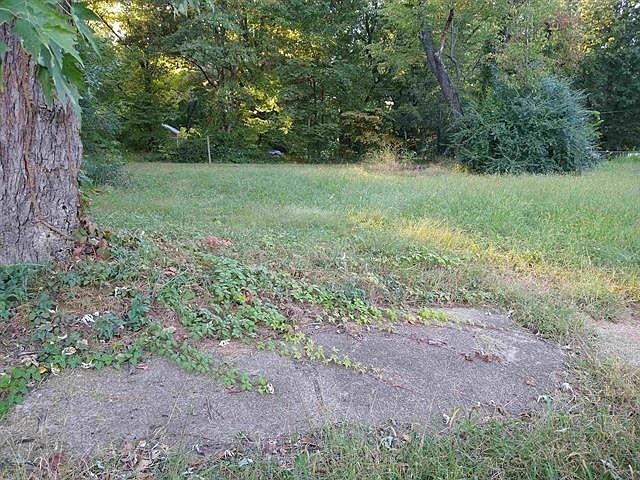 2nd image of 2927 Beechmont St