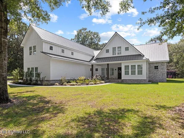 16017 Lorraine Rd, Biloxi, MS 39532
