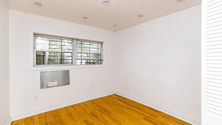 Rented by Nooklyn NYC LLC | media 32