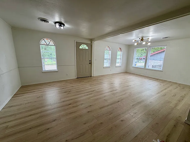 1006 Oak Park Dr #1 — Photo 2