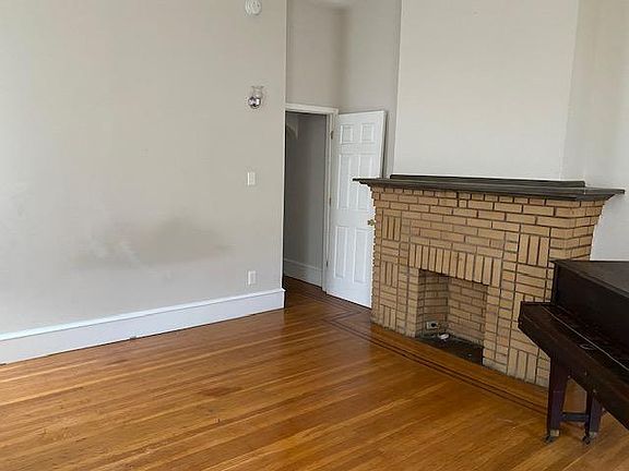 5th image of 1411 Moore St Floor 1