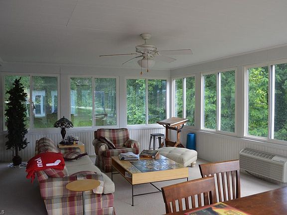 5th image of 330 Cross Creek Dr APT A