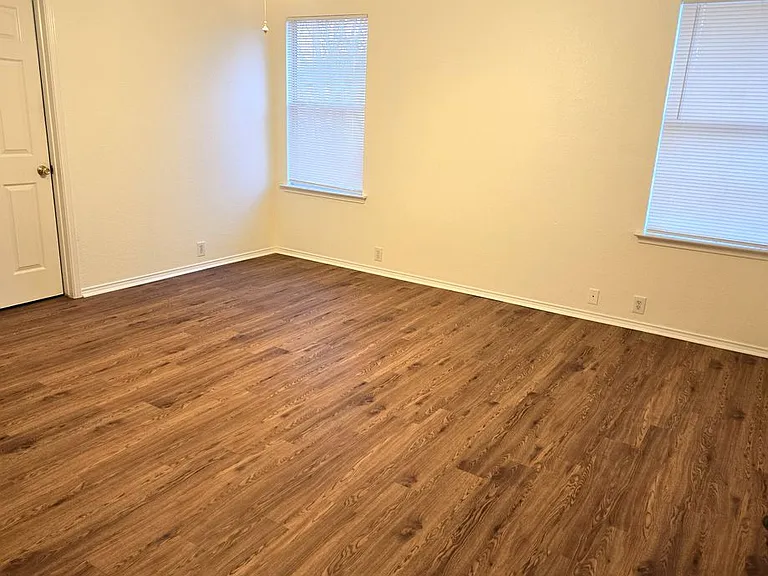 1802 Berkley Ave — Photo 6