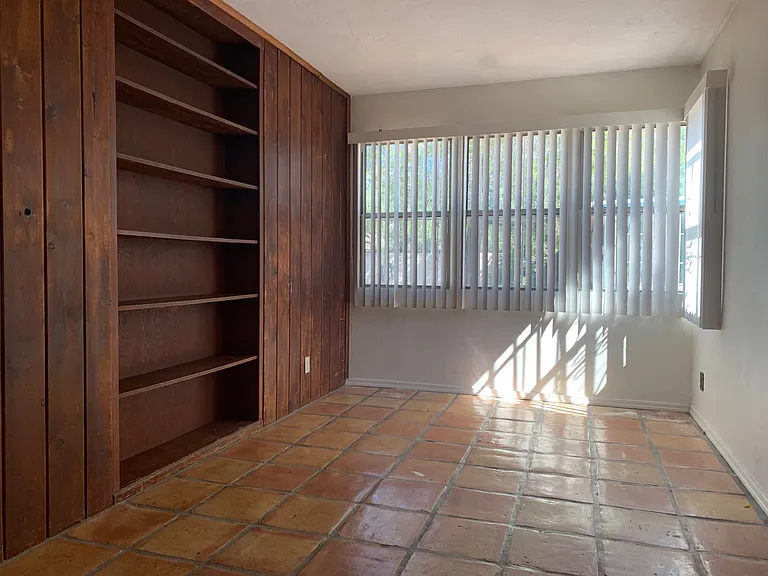 1213 E Spring St — Photo 8
