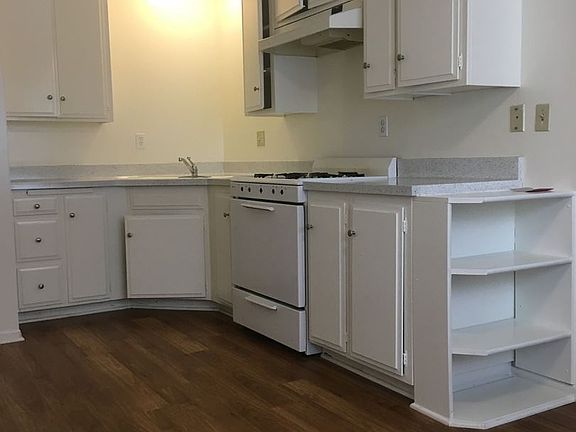 3rd image of 410 13th St APT B