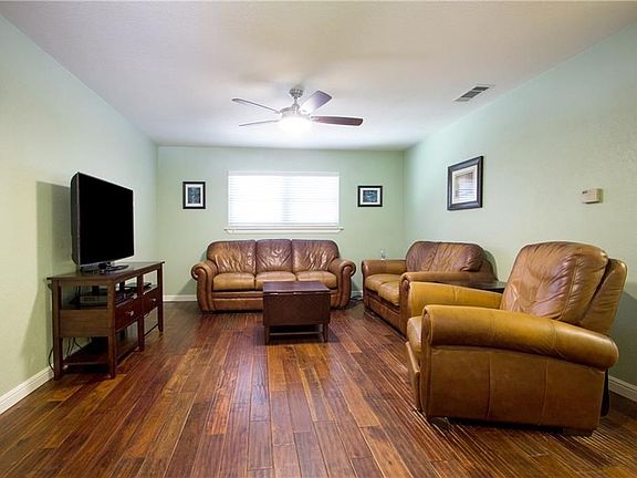 5th image of 112 W Huitt Ln