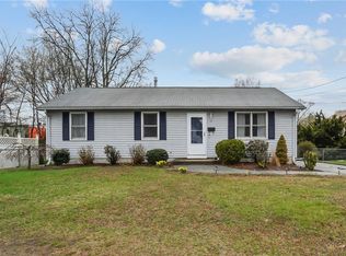 41 Aborn Ave, Warwick, RI 02888