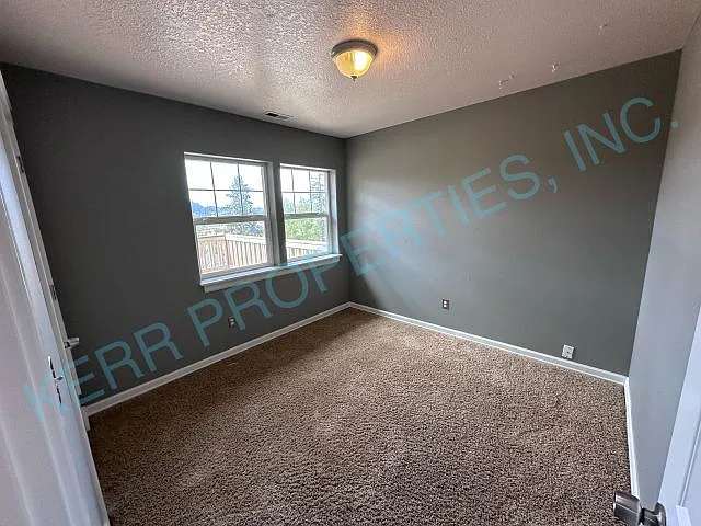 512 SE Espinosa St — Photo 18