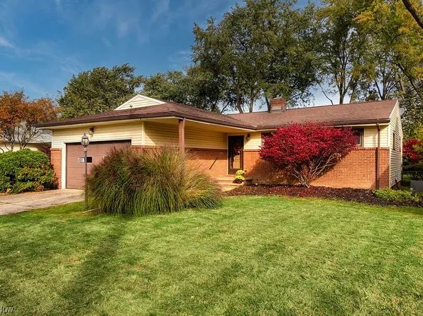 4897 S Sedgewick Rd, Lyndhurst, OH 44124