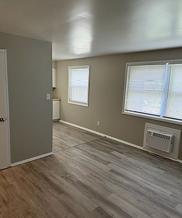4th image of 136 Holston Ct #4