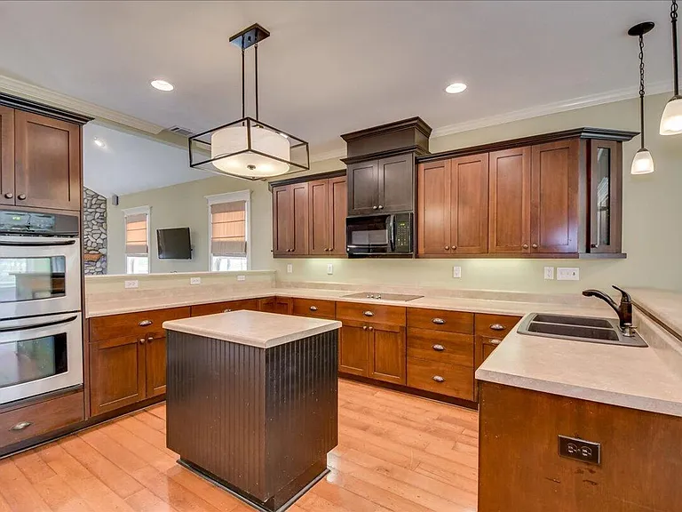 208 Havelock Dr — Photo 9
