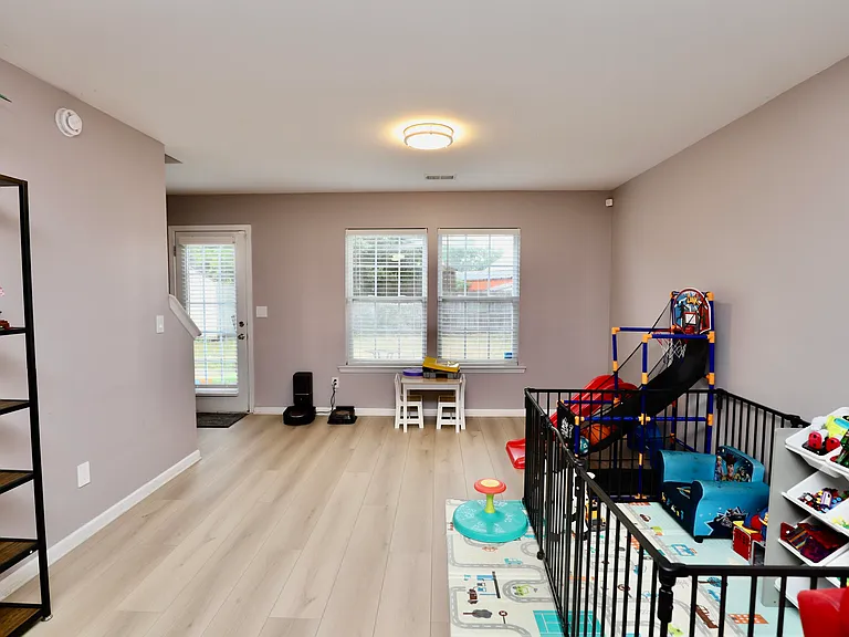 1733 Benelli St — Photo 15