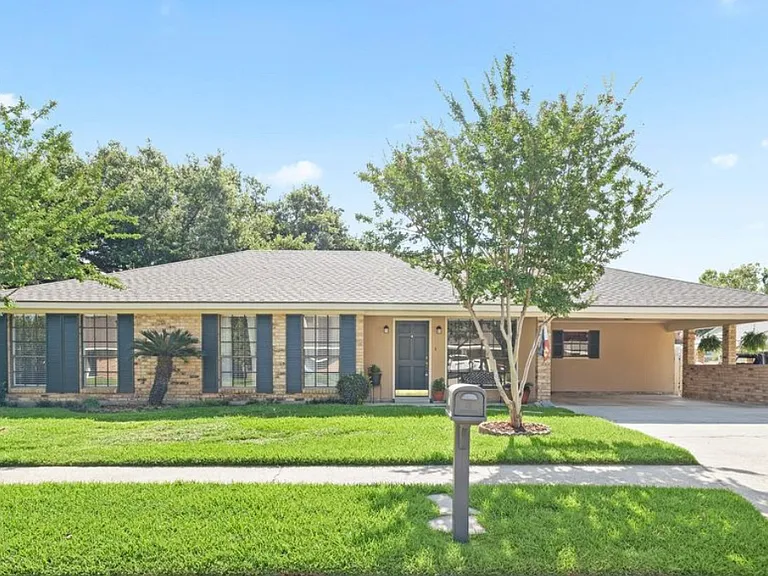 321 Orgeron Dr — Photo 1