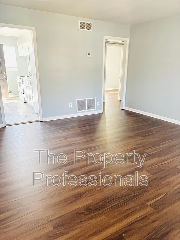 2 bed, 1.0 bath, $850 — Photo 1