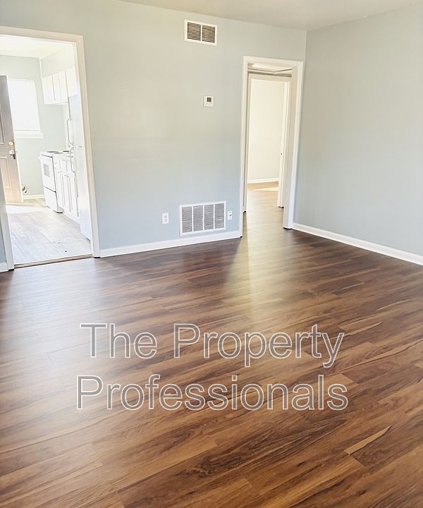2nd image of 712 Vanderbilt St APT D