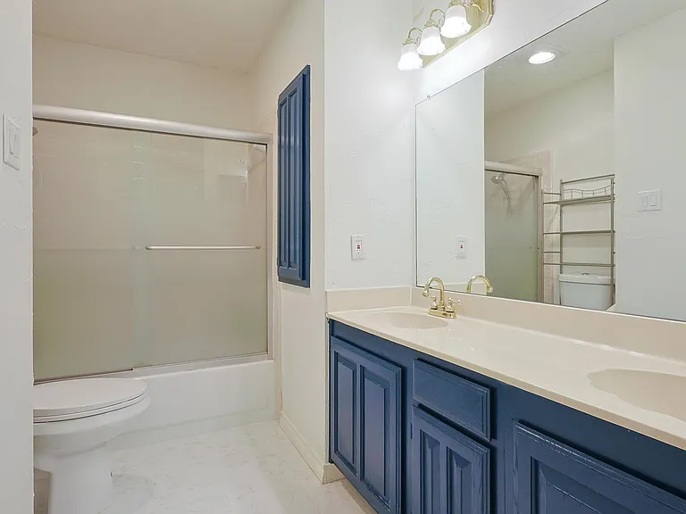 501 Halifax Ln — Photo 29
