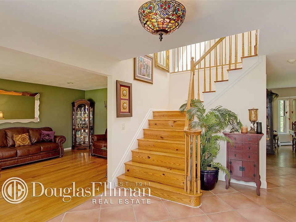 1st image of 44 Forest Dr