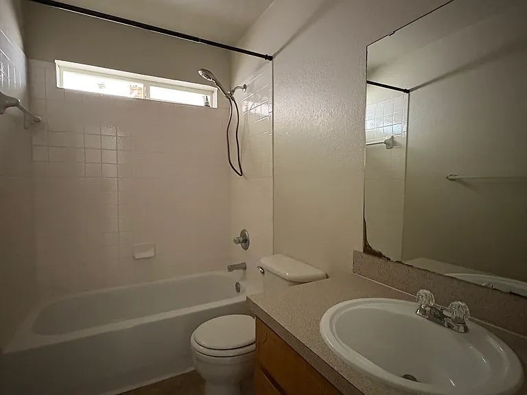330 S 40th St #B — Photo 2