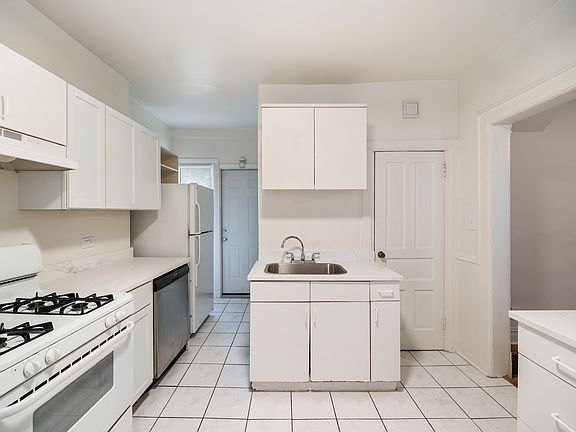 4th image of 1011 Garnett Place 1/2