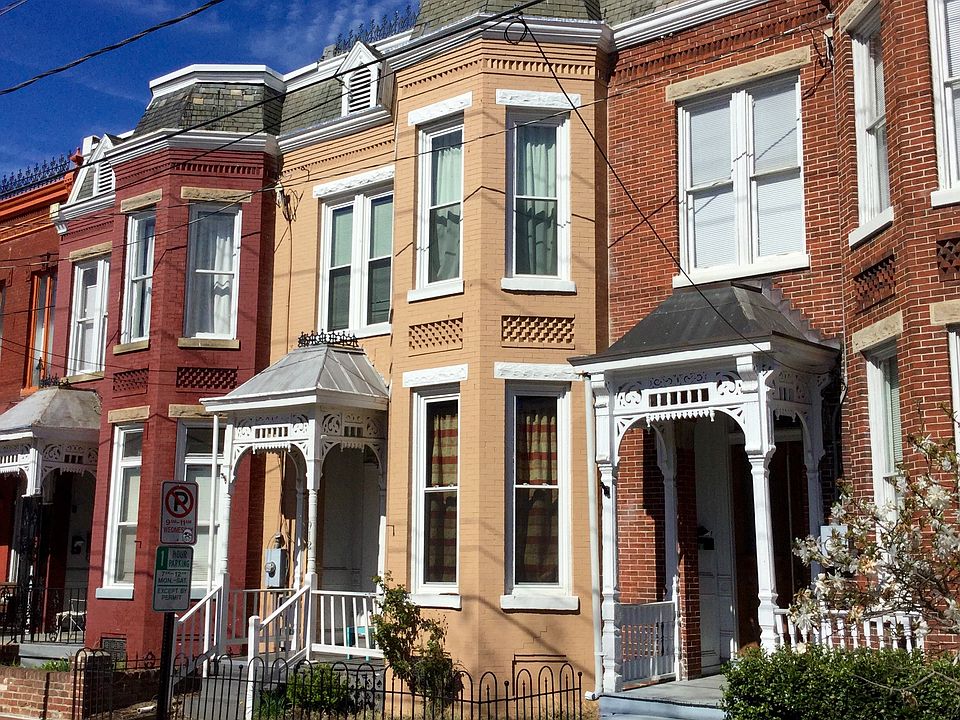 1st image of 912 W Clay St