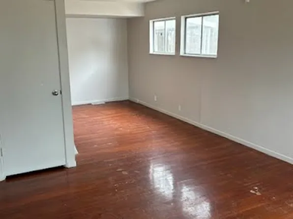 213 Ben Nevis Rd, Saint Louis, MO 63137