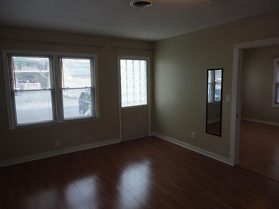 5th image of 43 W 10th Ave