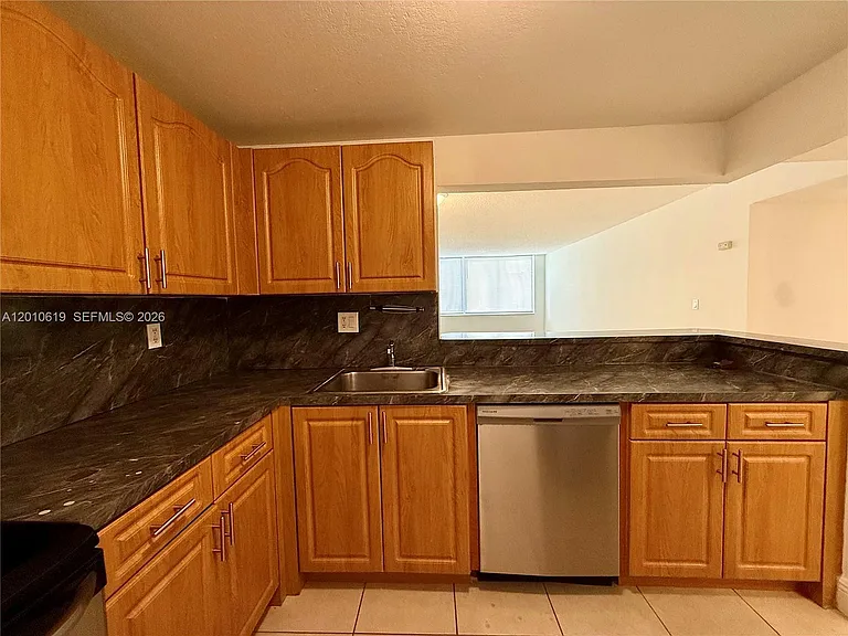 9143 SW 77th Ave #B109 — Photo 2