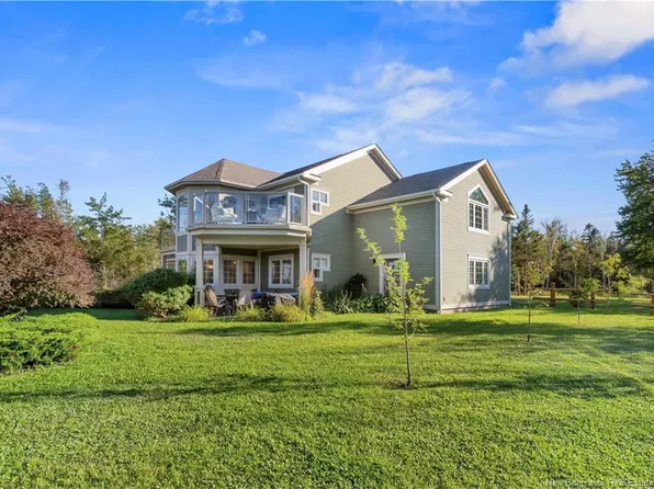 8 Ocean Breeze Dr, Beaubassin East, NB E4P 7X2